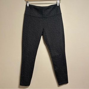 Athleta Delancey Textured Tight Legging Texture Delancey Gray‎ and Black Size M